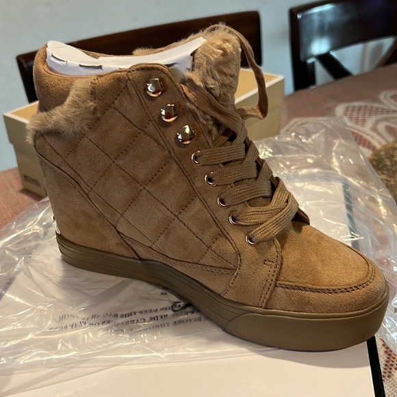 DAYLI - Picture 2 of 5